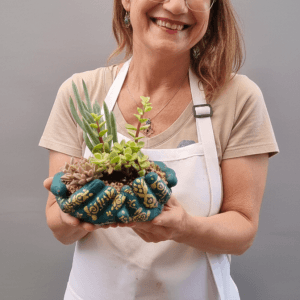 ידיים מלאות סוקולנטים