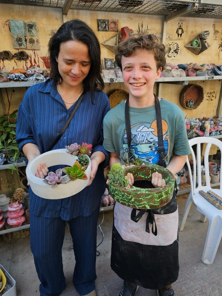 סדנאות זוגיות לעיצוב כלי בטון – חוויה רומנטית ויצירתית 1 סדנאות זוגיות