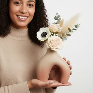 אגרטל בטון פיסולי מודרני דגם "קשת האבן" – קולקציית Premium